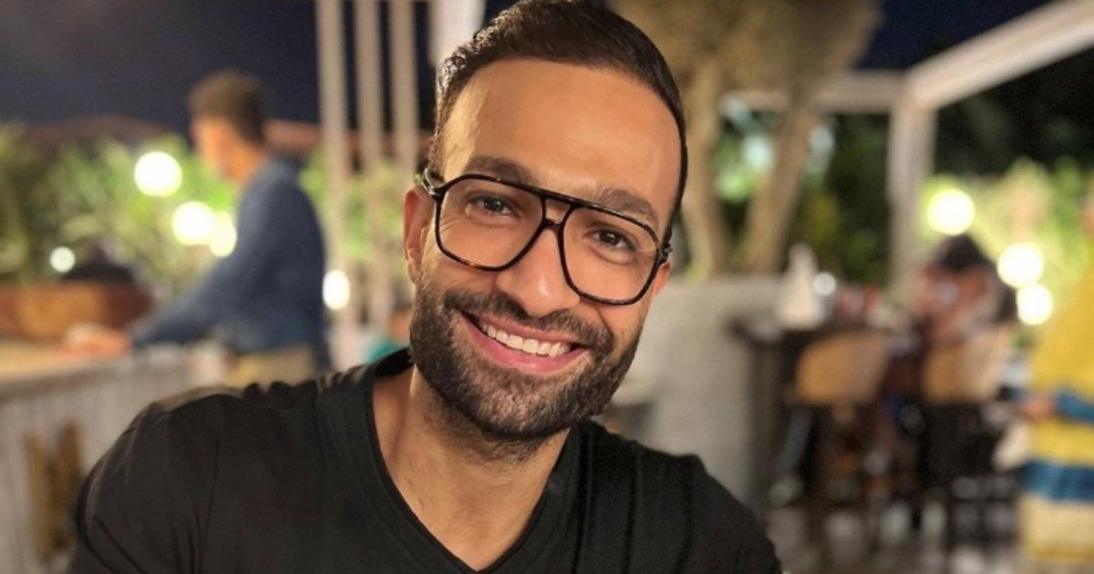 شاهد .. تشييع الفنان الشاب شريف شاكر وشقيقه ينهار