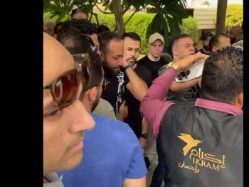 شاهد .. تشييع الفنان الشاب شريف شاكر وشقيقه ينهار