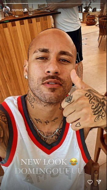 شاهد .. بالصورة - نيمار يفاجئ الجمهور بشكله الجديد..وهذا ما فعله لوجهه