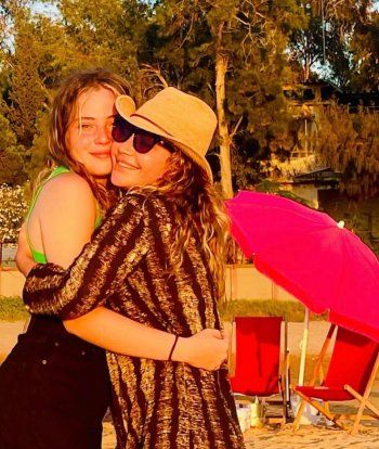 شاهد .. دهب إبنة سلافة معمار تضاهيها جمالاً.. وهكذا تغيرت ملامحها عبر السنوات!