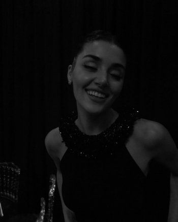 شاهد .. بظهر مكشوف.. هاندا أرتشيل تتألق بأحدث إطلالاتها