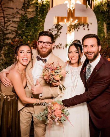 شاهد .. ستيفاني عطالله بإطلالة رائعة من حفل زفاف شقيقها.. وصور تثير الجدل حول خطوبتها رسمياً