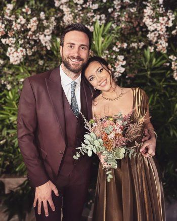 شاهد .. ستيفاني عطالله بإطلالة رائعة من حفل زفاف شقيقها.. وصور تثير الجدل حول خطوبتها رسمياً