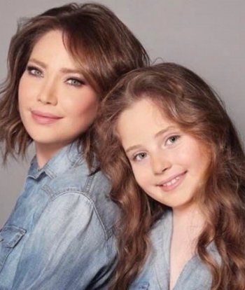 شاهد .. دهب إبنة سلافة معمار تضاهيها جمالاً.. وهكذا تغيرت ملامحها عبر السنوات!