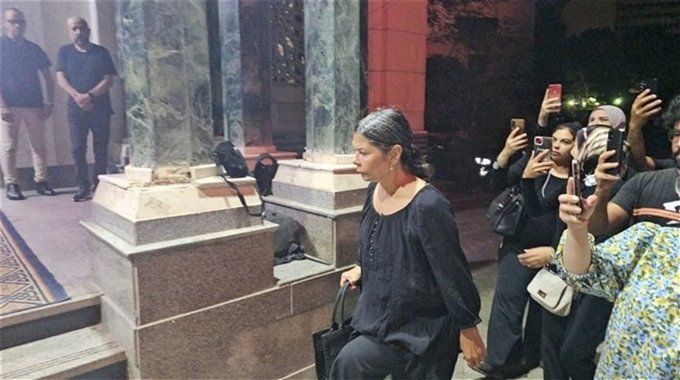 مشاهد من عزاء والدة سلوى محمد علي.. لقطات منه تعرض لأول مرة