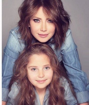 شاهد .. دهب إبنة سلافة معمار تضاهيها جمالاً.. وهكذا تغيرت ملامحها عبر السنوات!