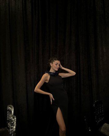 شاهد .. بظهر مكشوف.. هاندا أرتشيل تتألق بأحدث إطلالاتها