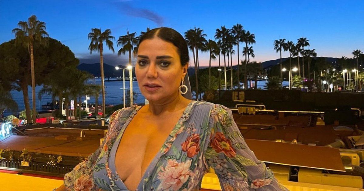 شاهد .. شبيهة رانيا يوسف وضعتها في مأزق خطير ولذلك قُبض عليها-بالصورة