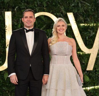 شاهد .. أجمل إطلالات زوجة ظافر العابدين البريطانية.. فساتين جريئة ومفتوحة - بالصور