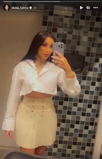 شاهد .. بالصور- بتنورة قصيرة وبطن مكشوف..دنيا بطمة تتألق بأخر إطلالتها