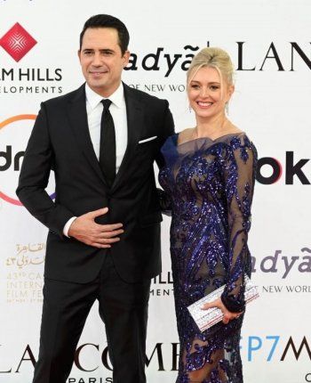 شاهد .. أجمل إطلالات زوجة ظافر العابدين البريطانية.. فساتين جريئة ومفتوحة - بالصور