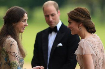 شاهد .. فضيحة جديدة في القصر الملكي البريطاني.. الأمير ويليام له إبنة من عشيقته وهذه صورتها