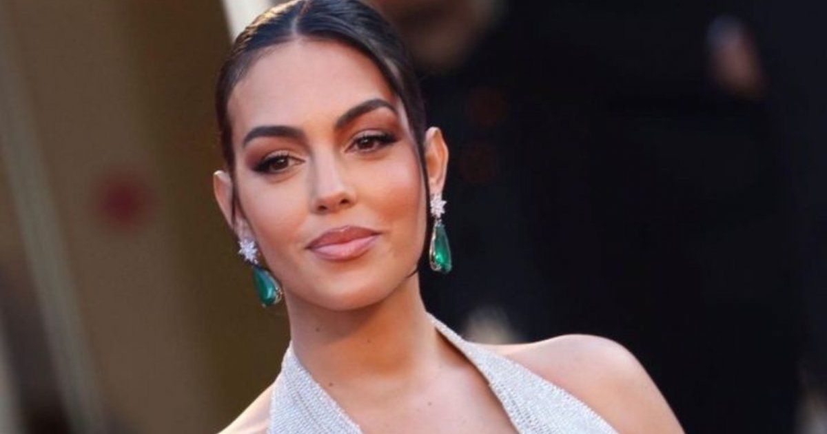 شاهد .. جورجينا رودريغيز بالـ هوت شورت والجمهور : "شو صاير عندك كرش" - بالصور