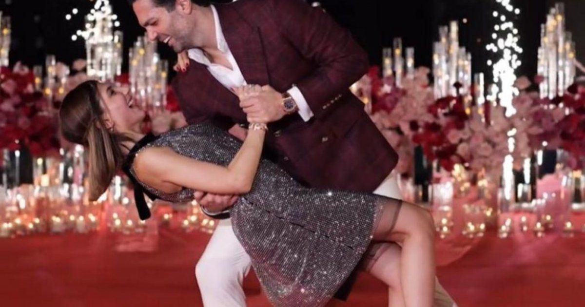 شاهد .. نارين بيوتي بإطلالة باهظة الثمن في خطوبتها..هذا سعر فستانها وحذائها وحقيبتها