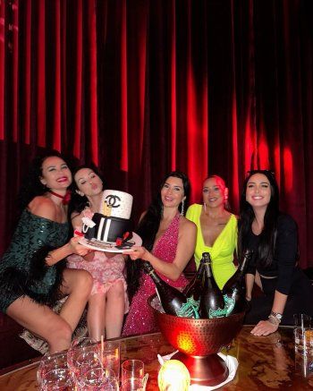 شاهد .. لاميتا فرنجية تحتفل بـ عيد ميلادها في دبي.. إطلالة جريئة ومشروبات كحولية - بالصور