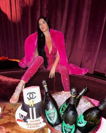 شاهد .. لاميتا فرنجية تحتفل بـ عيد ميلادها في دبي.. إطلالة جريئة ومشروبات كحولية - بالصور