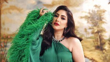 شاهد .. غادة عبد الرازق تساند بوسي بعد طلاقها من هشام ربيع وتعلق على صور جديدة لها