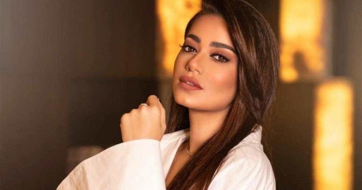 شاهد .. الشيب يظهر بشكل كبير في شعر رحمة رياض .. والجمهور بين متفاجئ ومدافع