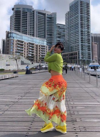 شاهد .. أغرب إطلالات شمس الكويتية التي أحدثت بلبلة على مواقع التواصل الاجتماعي