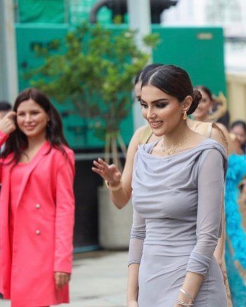 شاهد .. رومي القحطاني بفستان جريء يظهر قوامها الساحر في مسابقة ملكة جمال الكوكب-بالصور