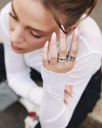 شاهد .. سيريناي ساريكايا بإطلالة كاجوال وتركب دراجة هوائية -بالصور