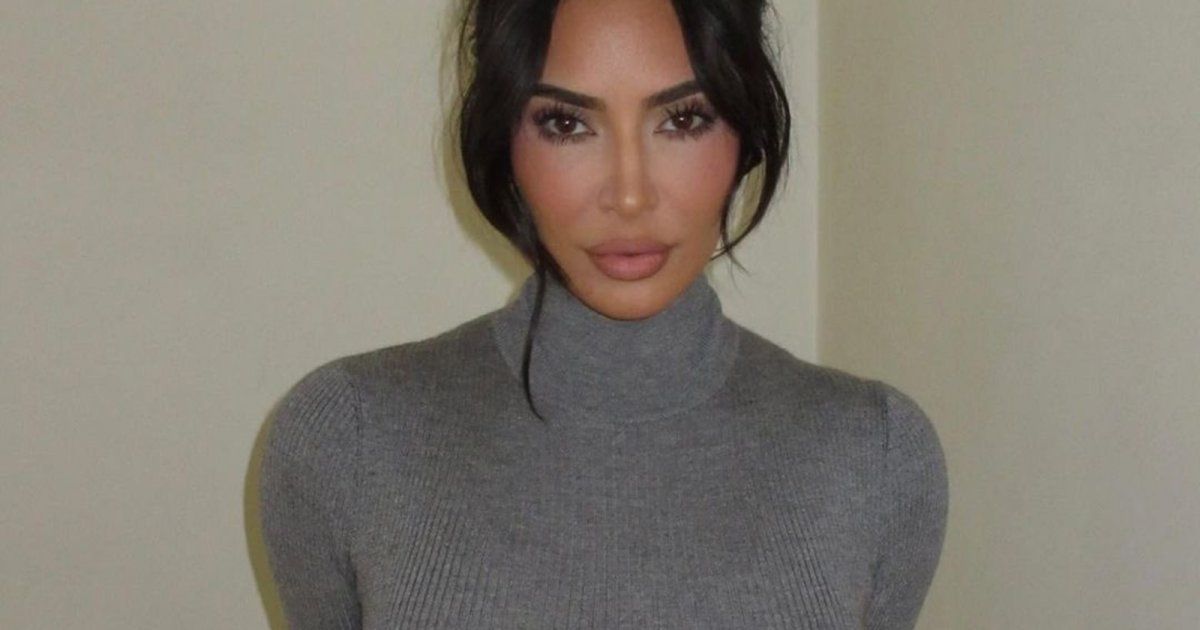 شاهد .. كيم كارداشيان فاتنة بفستان مكشوف الظهر بلون الهافان في هذه المناسبة