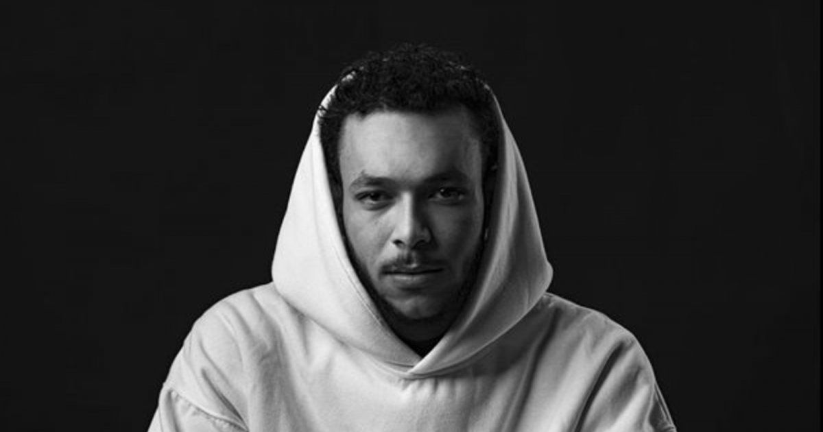 شاهد .. ويجز يقوم بخطوة غريبة وفريدة .. تضامناً مع غــ زة