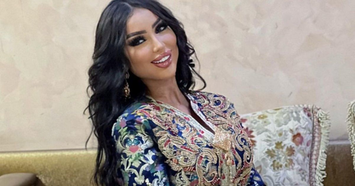 شاهد .. بالصورة- دنيا بطمة تعايد الملك محمد السادس والشعب المغربي بمناسبة عيد إستقلال بلادهم