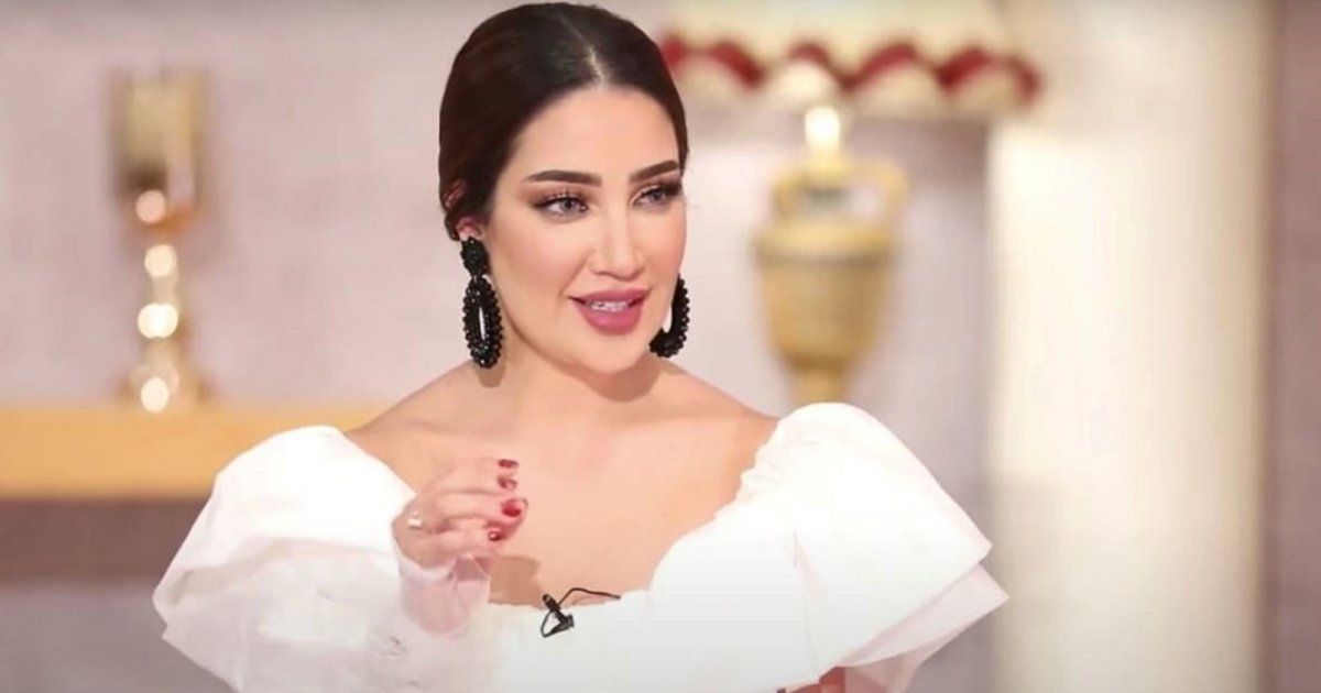 شاهد .. أمل العنبري تعبّر عن سعادتها بلقاء ستيف هارفي في البحرين-بالصورة