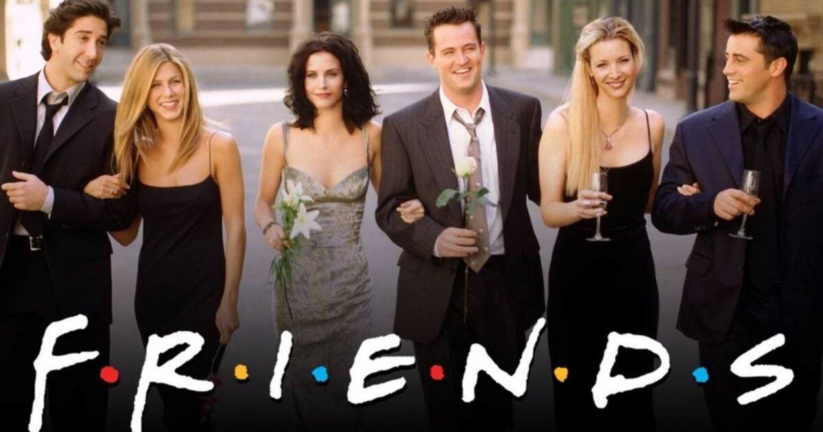 شاهد .. أبطال مسلسل Friends يحضرون مفاجأة من أجل زميلهم الراحل ماثيو بيري