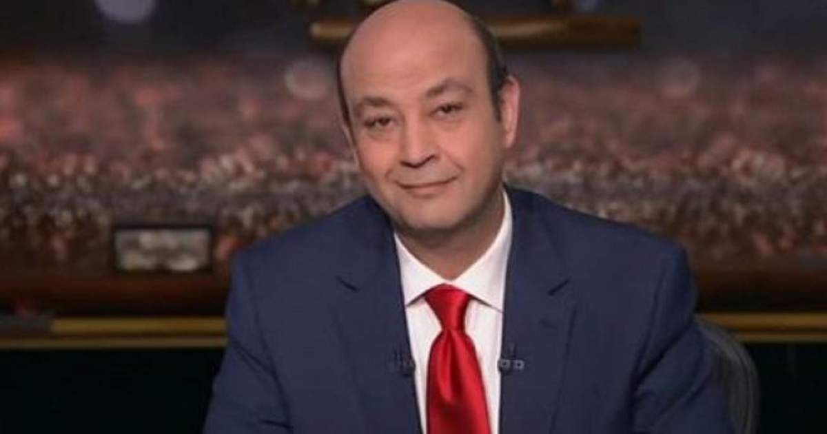 شاهد .. عمرو أديب يراقص ابنته أميرة في زفاف إبنه خالد.. وحركاته تتصدر الترند - بالفيديو