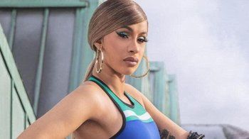 شاهد .. غرائب النجوم: أنجلينا جولي درست خدمة المآتم وجيما أرترتون في يدها ستة أصابع