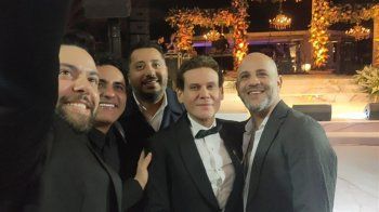 شاهد .. بحضور محمد حماقي ورامي جمال وعزيز الشافعي وتامر حسين .. موزع موسيقي مصري يحتفل بحفل زفافه