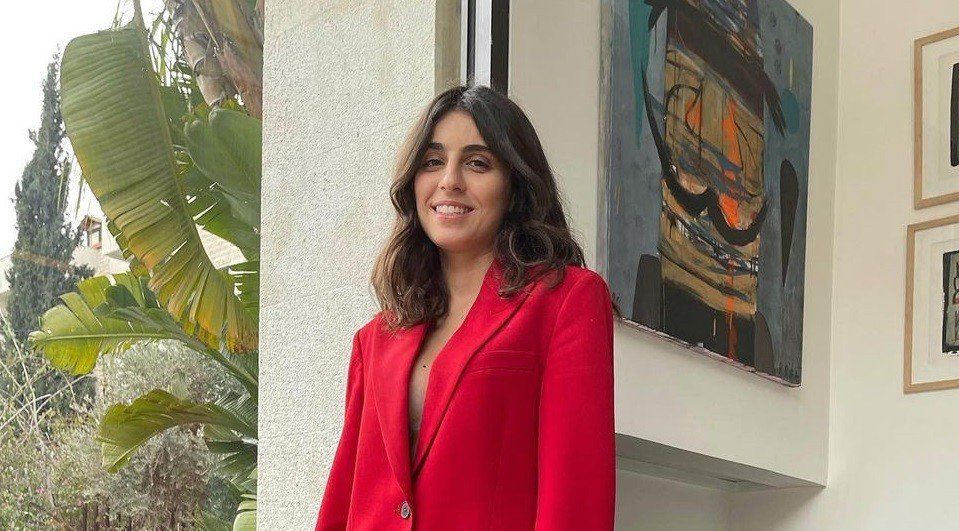 شاهد .. ناديا شربل بفستان مكشوف وجريء جداً يثير موجة جدل-بالصورة