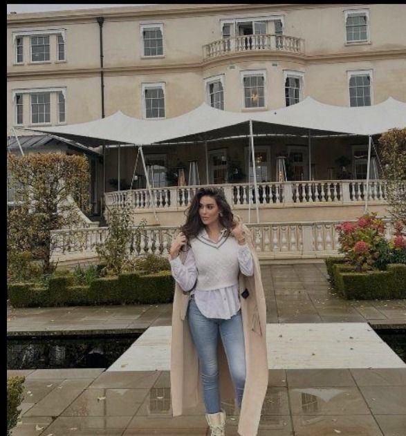 ياسمين صبري .. إطلالة علي الهادي من شوارع إنجلترا