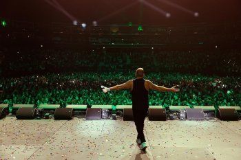 شاهد .. أول تعليق من عمرو دياب على حفله في دبي.. وهذا ما فعله