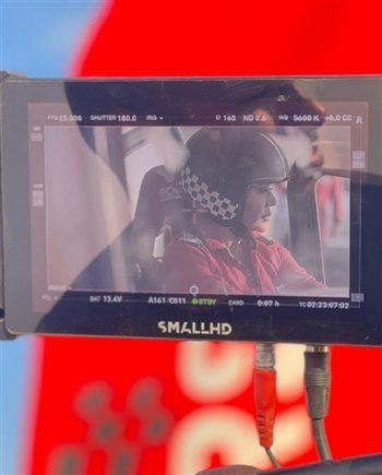 شاهد .. رانيا يوسف وشريف منير بملابس الفورمولا وان من كواليس مسلسل "بقينا اتنين"