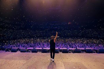 شاهد .. أول تعليق من عمرو دياب على حفله في دبي.. وهذا ما فعله