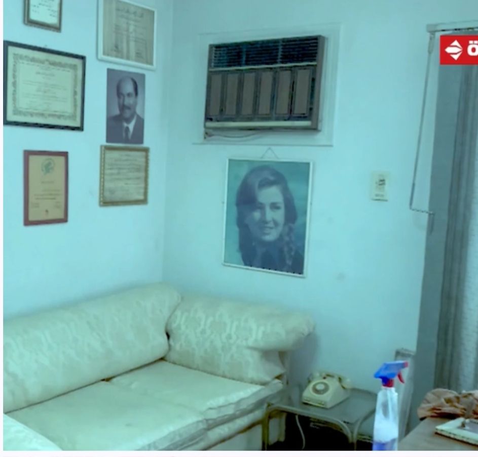 لأول مرة صورة حصريه من مكتب أحمد زكي هنا كان بيختار أحمد زكي ” أدواره “