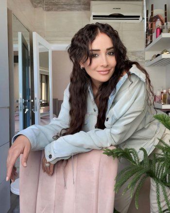 شاهد .. جولة في منزل كندة حنا وناجي طعمي .. ديكور كلاسيكي ومودرن - بالصور