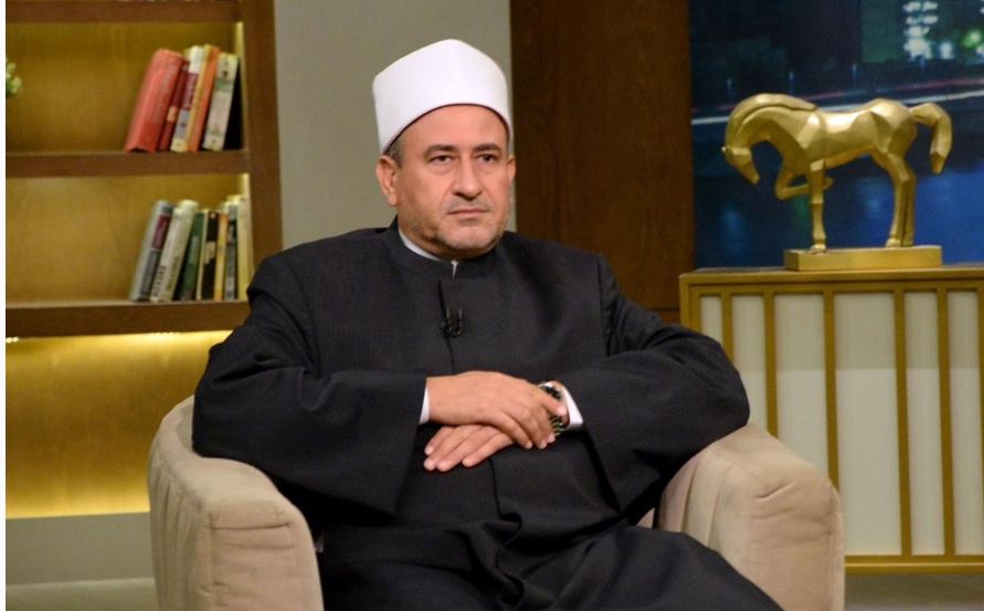 قصة مؤثرة عن الابتلاء من الشيخ ربيع جمعة خطيب جامع الأزهر : كل واحد فينا مبتلى بشكل معين