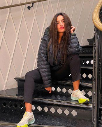 شاهد .. بالصور- من إيطاليا..زينة تطل على الجمهور بلوك رياضي