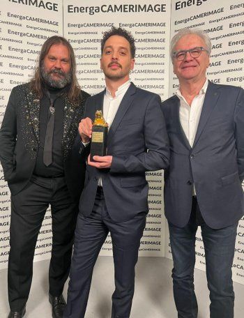 شاهد .. " إنشالله ولد " ينال جائزته العاشرة