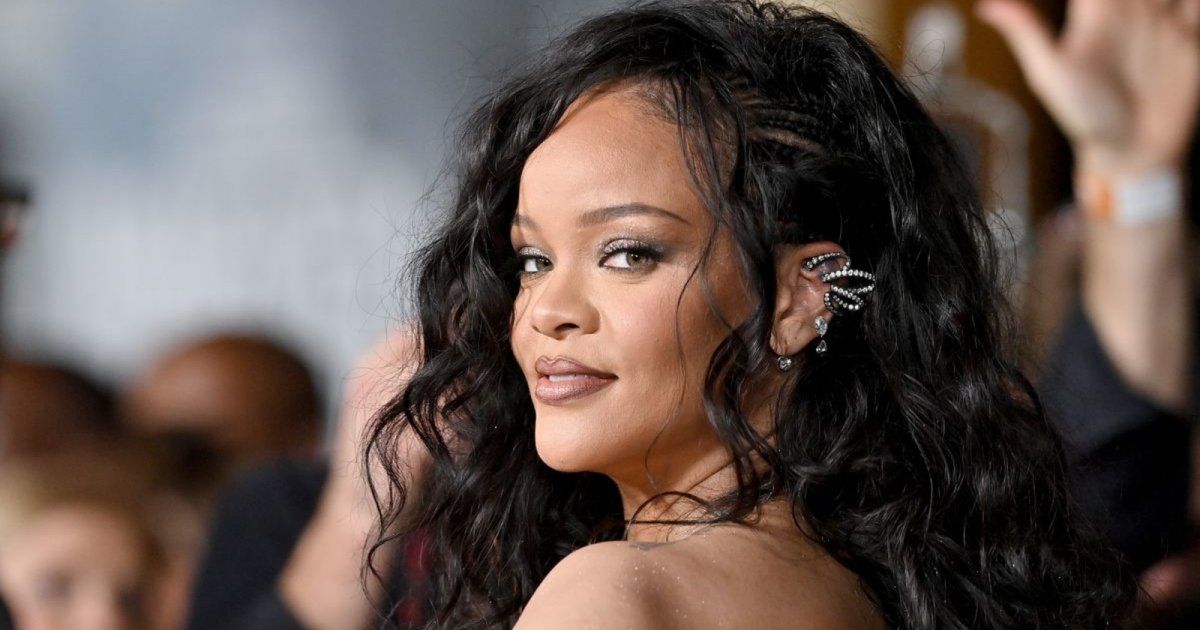 شاهد .. سعر مرتفع للغاية لخلخال ريهانا من الألماس.. بالصور