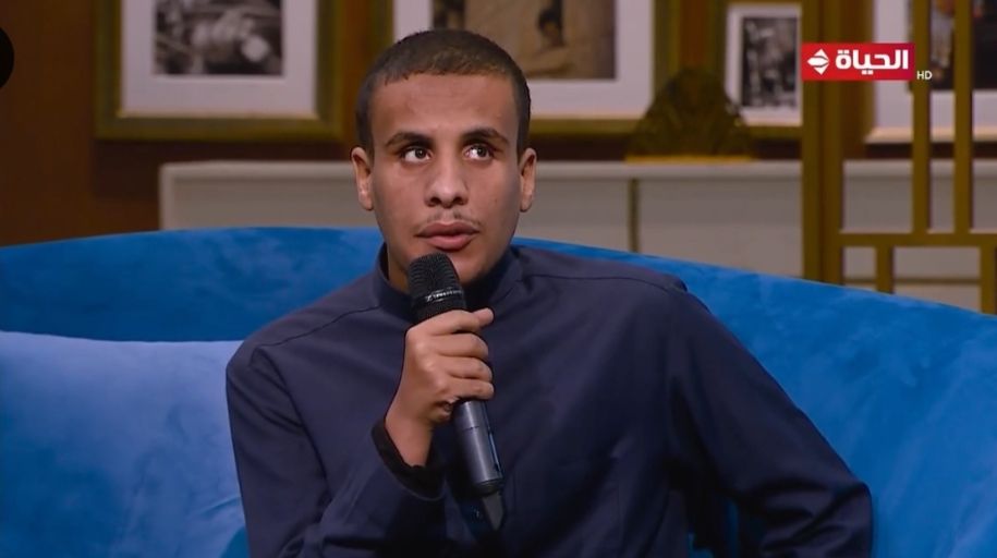 وليد رضوان فقد البصر لكن يبهرنا بالبصيرة … ويذهل عمرو الليثي بسبب إنشاده بالإنجليزية