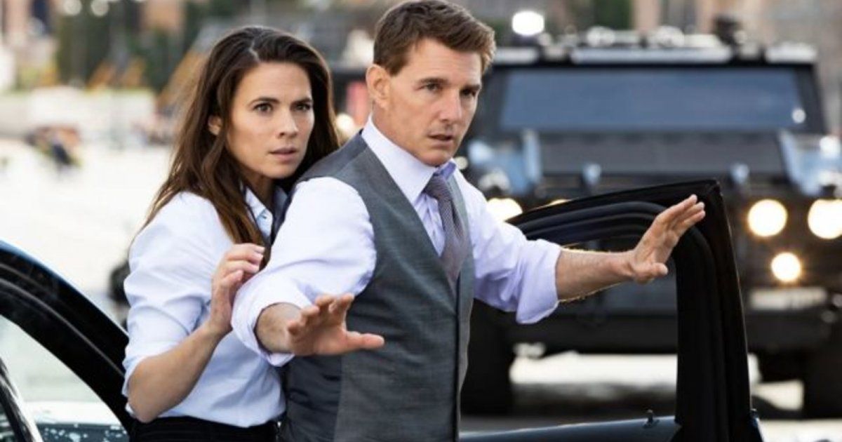 شاهد .. توم كروز يقف بجانب وكيلة اعماله مها دخيل بعد طردها من عملها بسبب دعمها لفلســ طين