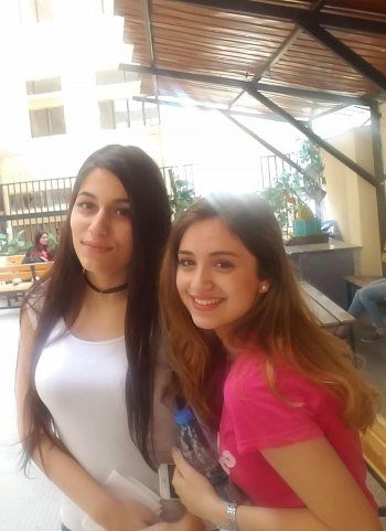 شاهد .. ريان حركة تنعى زميلتها الشهـ يدة فرح عمر: "حاسة بـ فخر كتير كبير إني كنت رفيقتك "