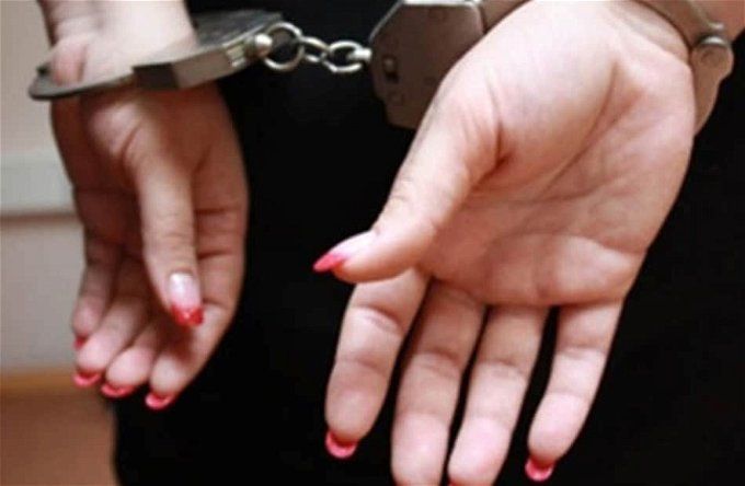 أخبار مصر | سيدة كرداسة تعذب شابين.. انتشار فيديو ترغمها فيه على تقبيل قدم امرأة