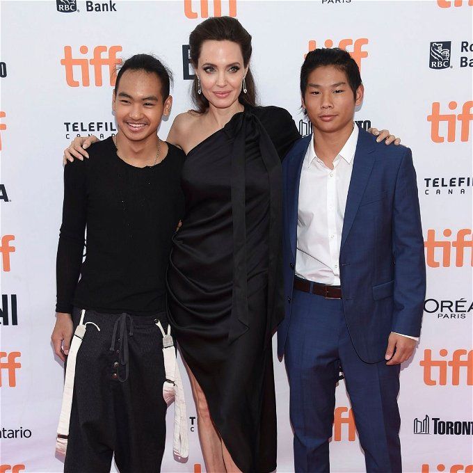 ابن براد بيت بالتبني يهاجم والده: حقير من الطراز العالمي