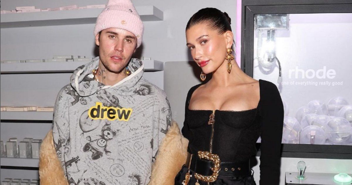 شاهد .. بالفيديو- بقبلة رومنسية..جاستن بيبر يعايد زوجته هايلي بعيد ميلادها ويوجه لها هذه الكلمات